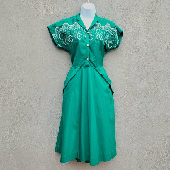 Vintage 1950s Pat Perkins Green & White Embroidered Size S Cotton Day Dress - Picture 1 of 10